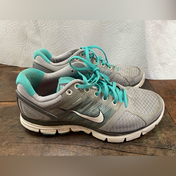 Used Nike running shoes - Picture 1 of 3